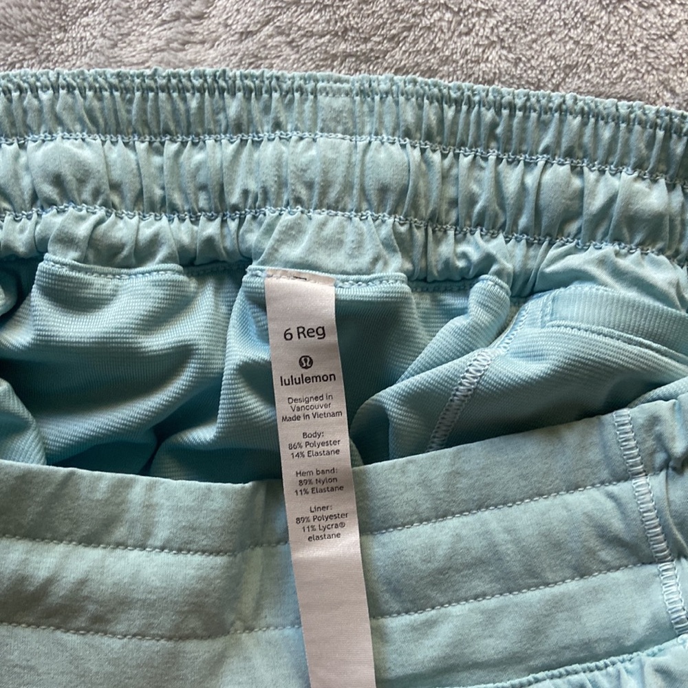Lululemon Hotty Toddy Shorts 2.5” inseam - Picture 5 of 6